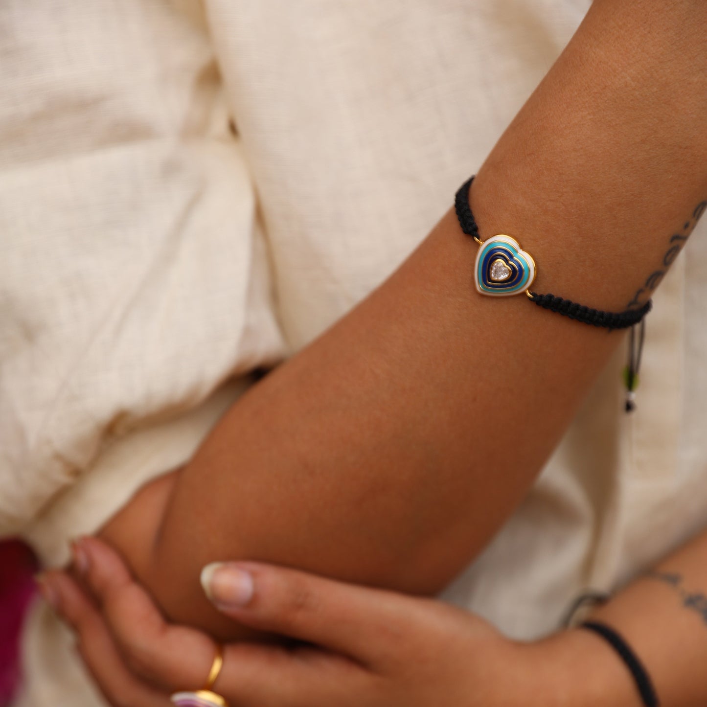 Boe Pop Heart Thread Bracelet